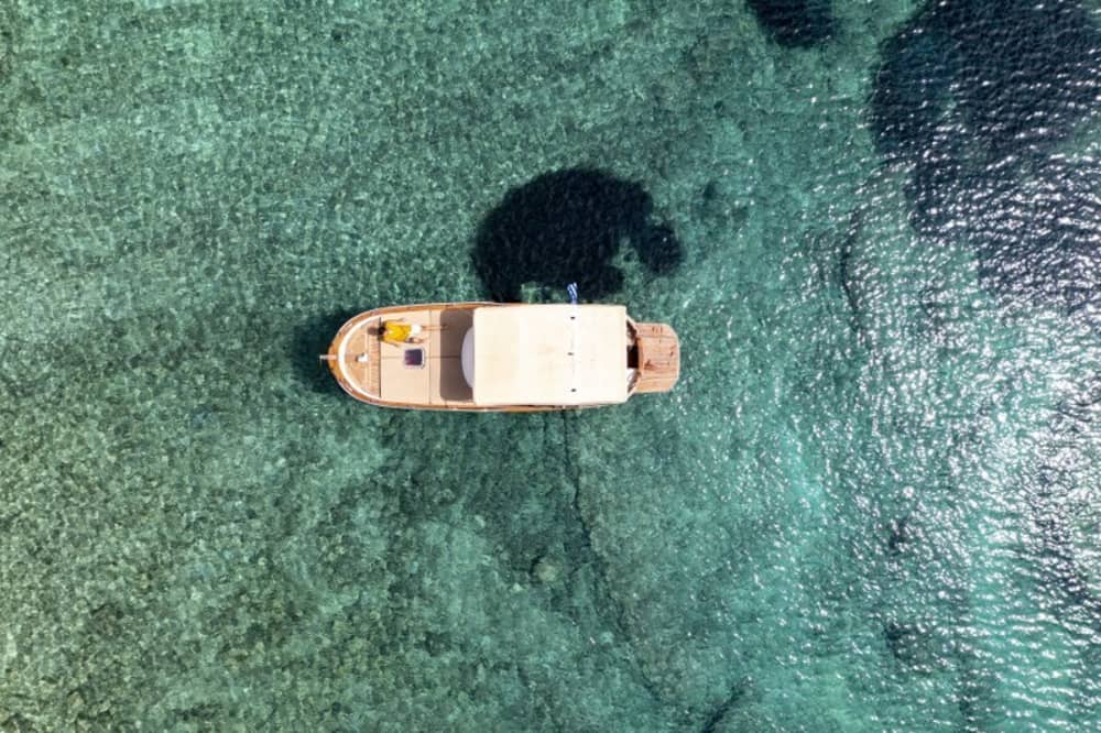 Votre journée à Paxi : louez un bateau à moteur pour une journée complète de découverte. 5