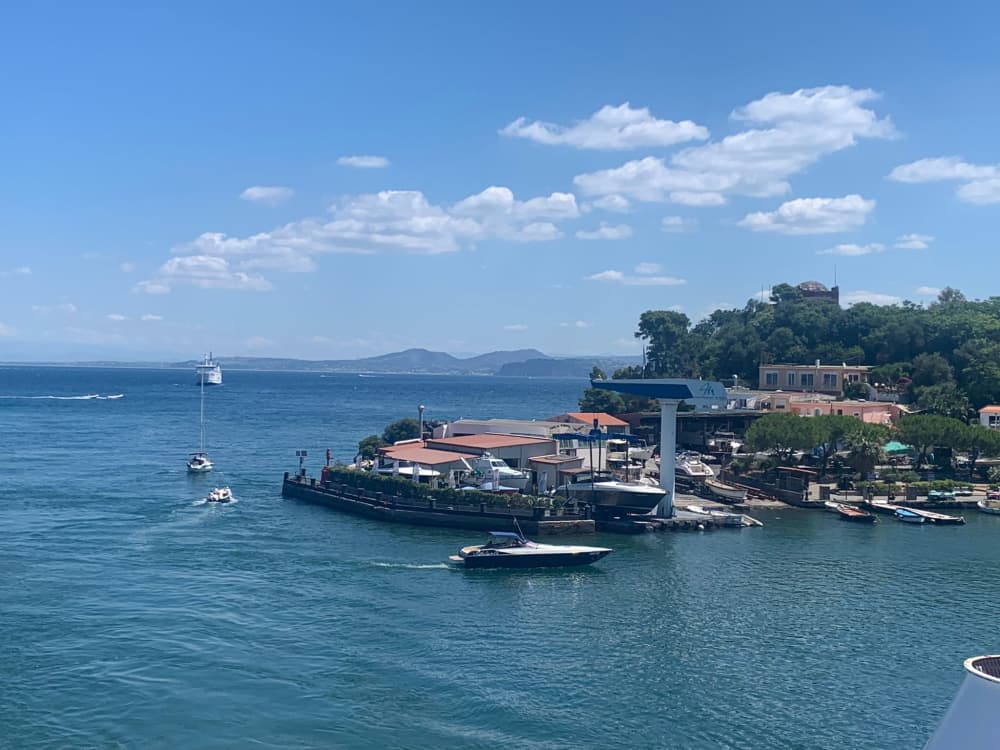 Découvrez Procida en bateau à moteur pendant 7 heures 5