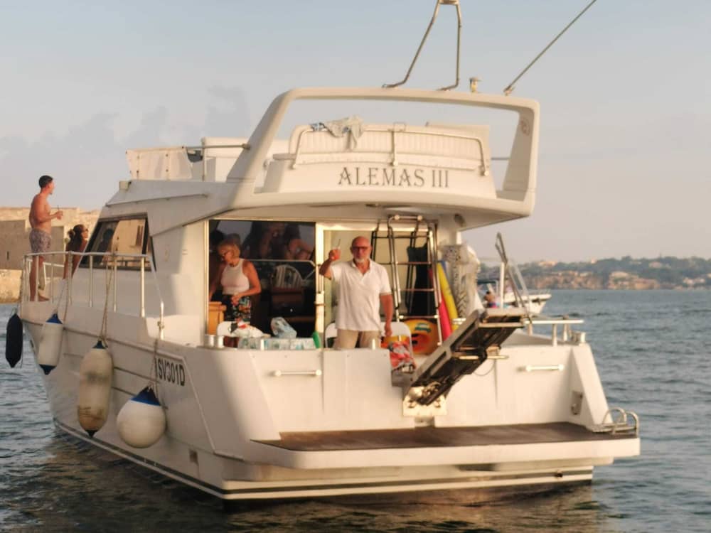 Expérience de fête en yacht de luxe à Syracuse 3