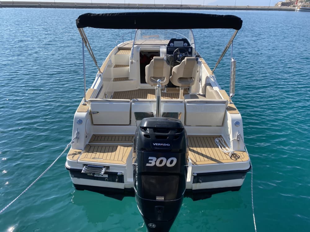 Votre bateau à moteur privé pour une journée autour de Makarska 5