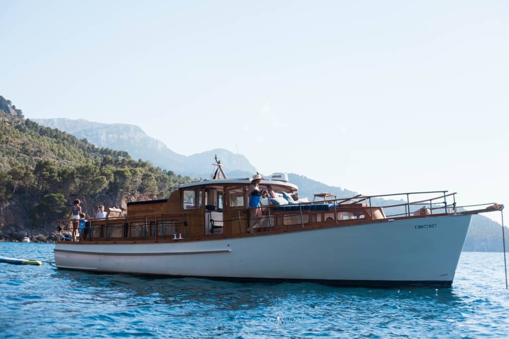 3h30 à Port de Sóller : Louez un bateau à moteur et profitez-en 4