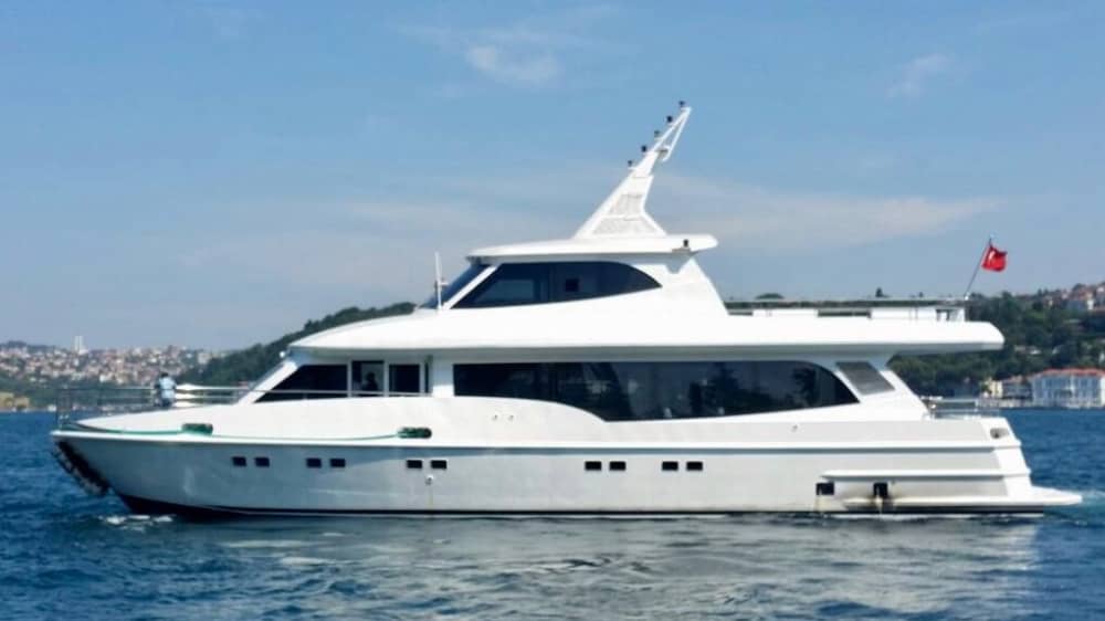 Des événements inoubliables autour d'un yacht sur le Bosphore