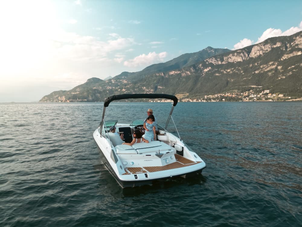 Expérience privée sur le lac de Côme – avec Prosecco 2