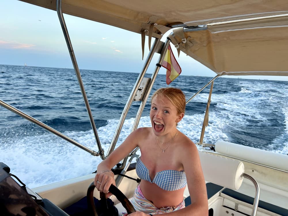 Visite privée de Barcelone de 2 heures avec un skipper local et activités nautiques disponibles 2