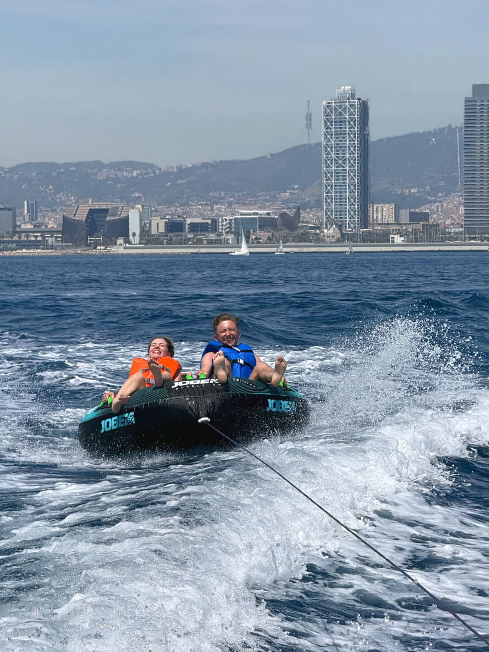 Visite privée de Barcelone de 2 heures avec un skipper local et activités nautiques disponibles 3