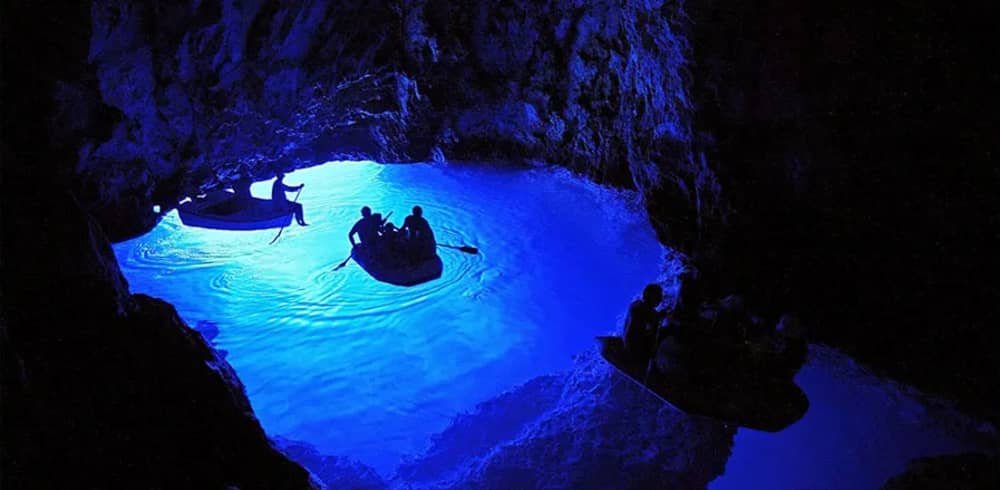 Explorez la grotte bleue, joyau caché de la côte croate
