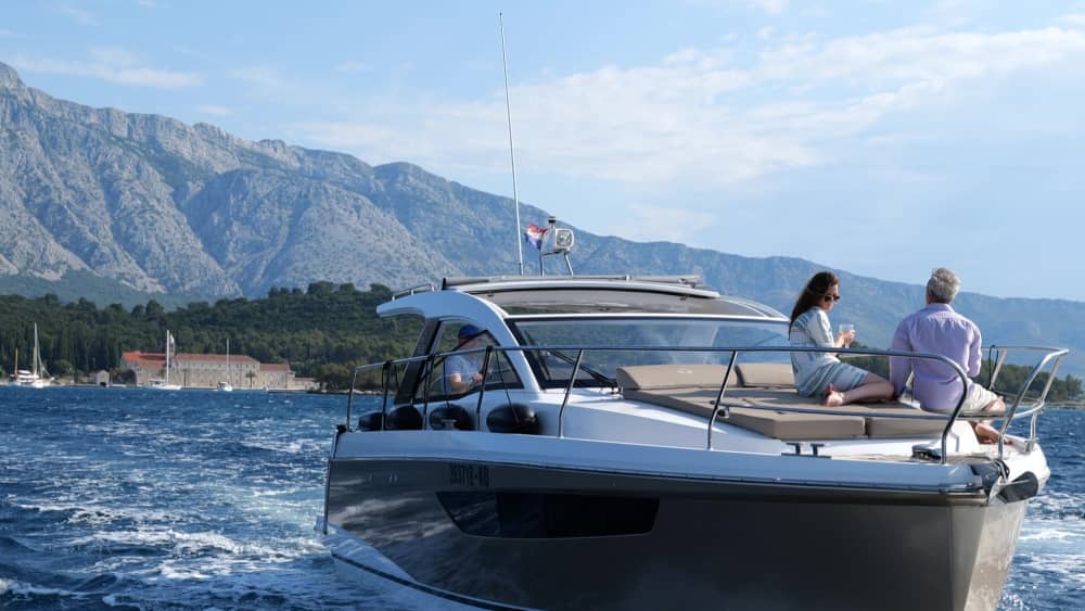 Découvrez les magnifiques rivages de Korčula – Une journée mémorable à bord d'un bateau à moteur rapide et confortable 3