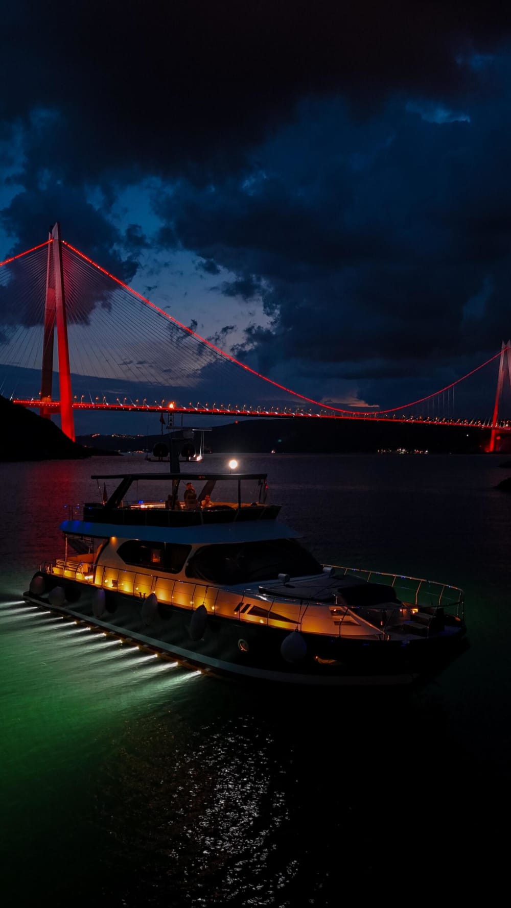 Croisière d'une demi-journée en yacht sur le Bosphore – Découverte des incontournables d'Istanbul 2