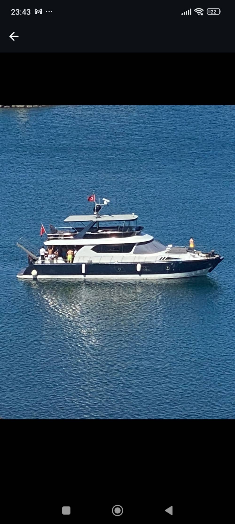 Croisière d'une demi-journée en yacht sur le Bosphore – Découverte des incontournables d'Istanbul 4