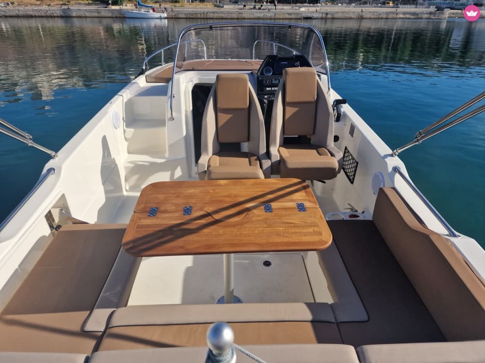 Détendez-vous sur un bateau à moteur à Marseille pendant 4 heures