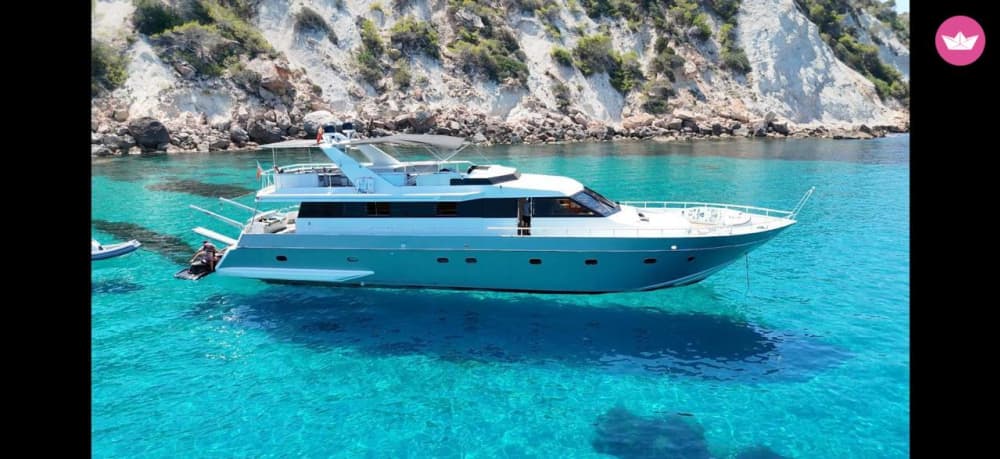 Découvrez Tabarca en yacht de luxe 4