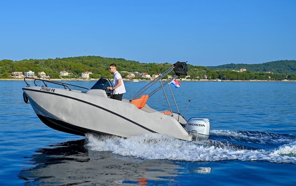 Votre journée à Pašman : louez un bateau à moteur pour 9 h de découverte. 4