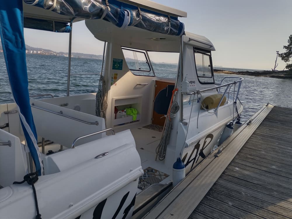 Profitez du soleil lors d'une excursion en bateau de 8 heures à Vilagarcía de Arousa 3