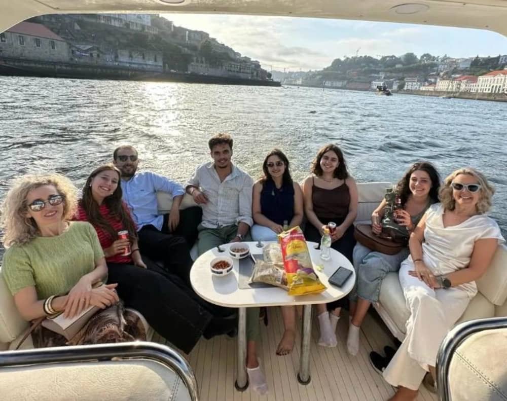 Expérience Premium en Yacht sur le Douro: Croisière privée pour jusqu'à 10 personnes - 4 heures de détente avec plongée en apnée et boisson de bienvenue. 2
