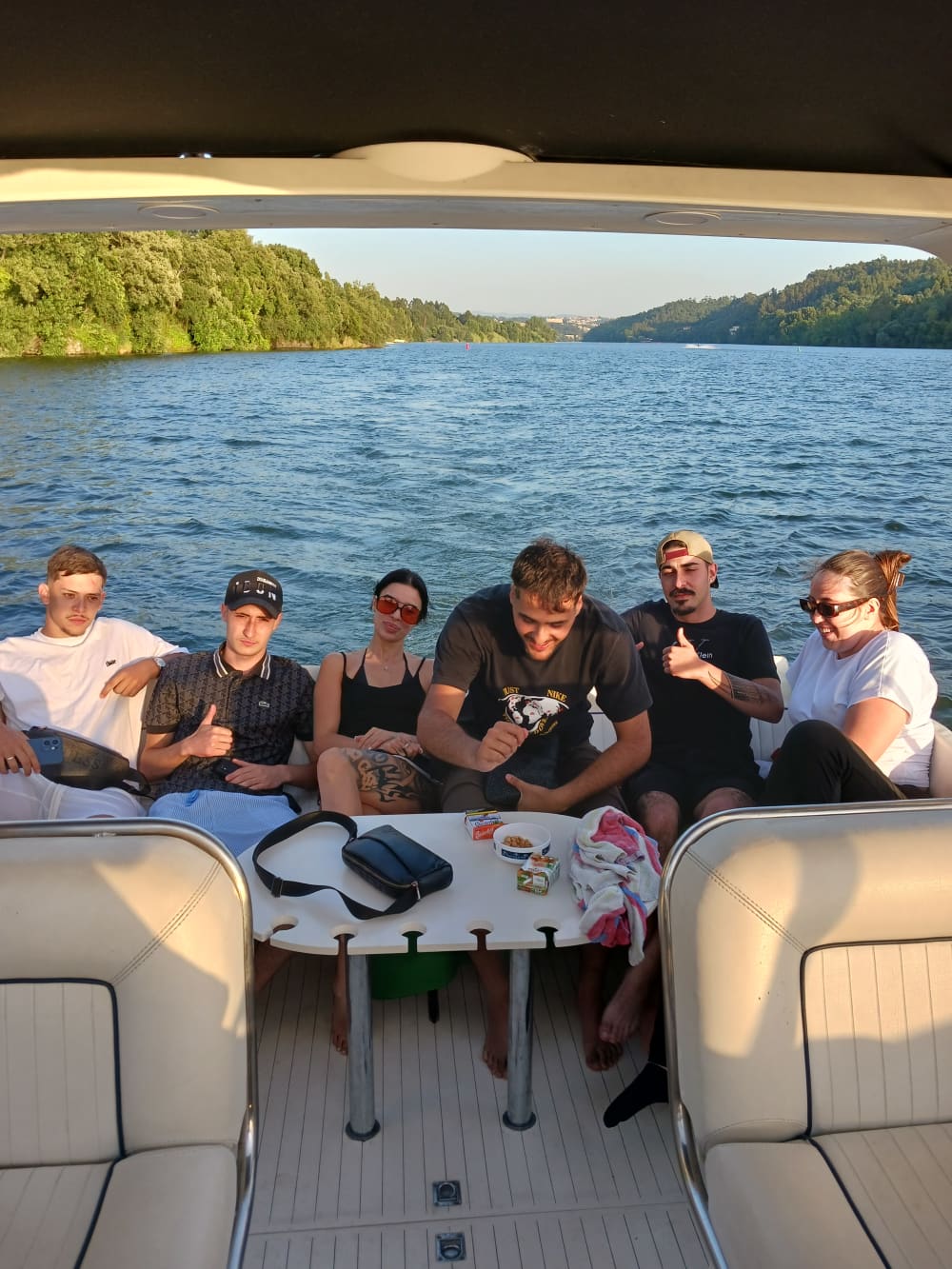 Expérience Premium en Yacht sur le Douro: Croisière privée pour jusqu'à 10 personnes - 4 heures de détente avec plongée en apnée et boisson de bienvenue. 3