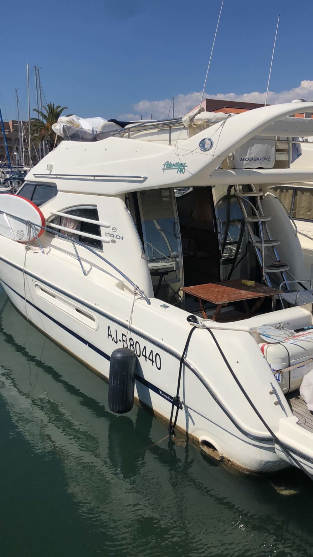 Profitez du soleil lors d'une excursion en bateau de 9 heures à Hyères. 5