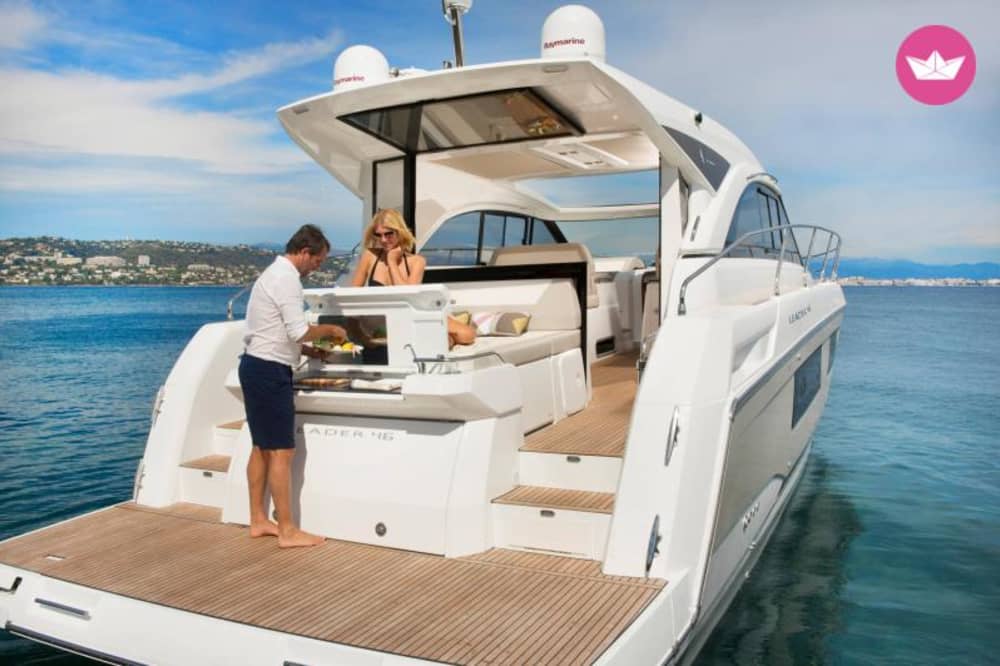 Embarcation d'Exception à Golfe-Juan: Détente & Mer Cristalline