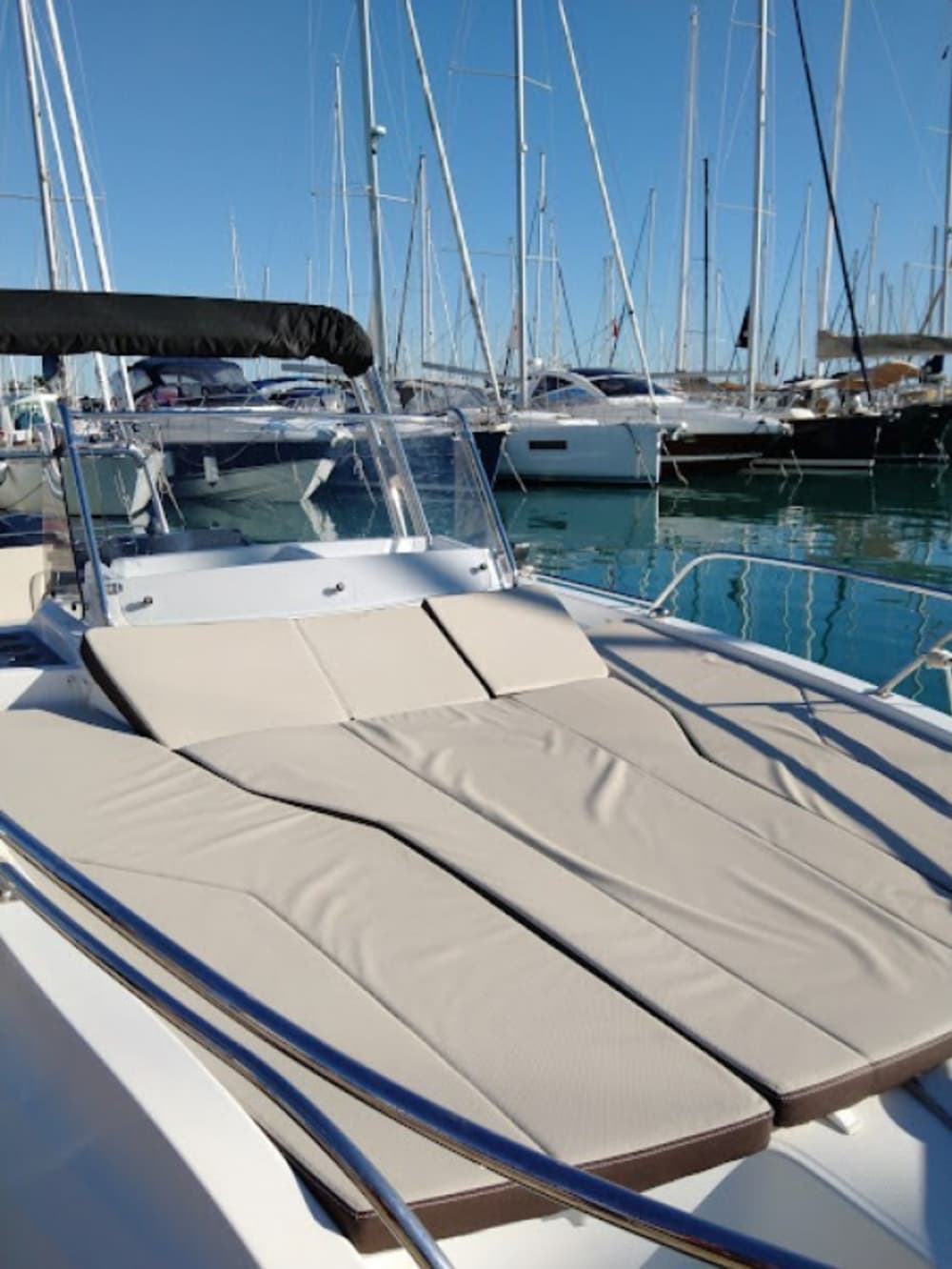 Votre bateau à moteur privé pour une journée autour de Cannes 4