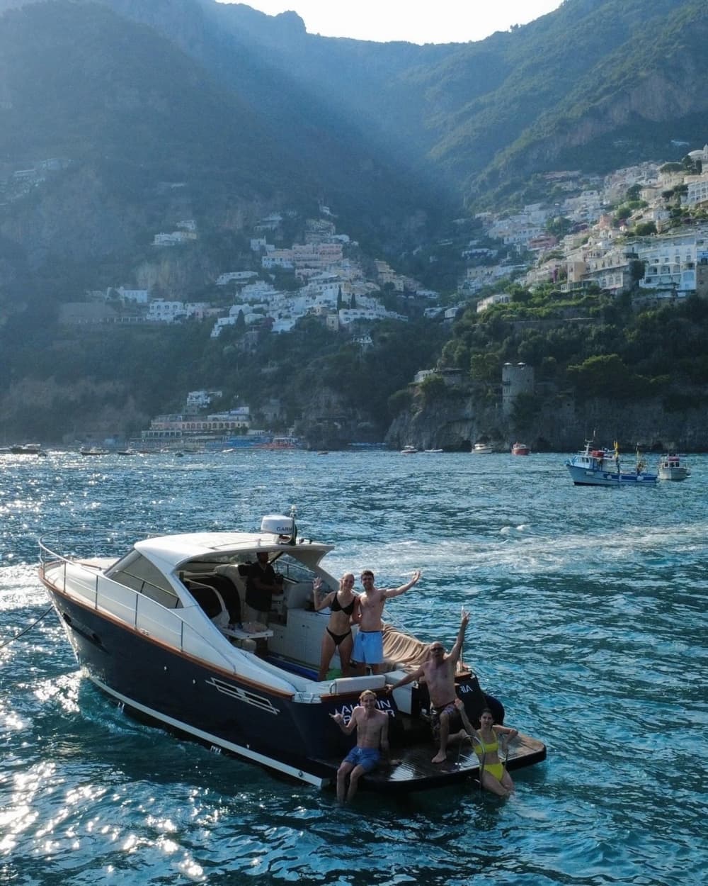 Demande en mariage au coucher du soleil sur la côte amalfitaine 2