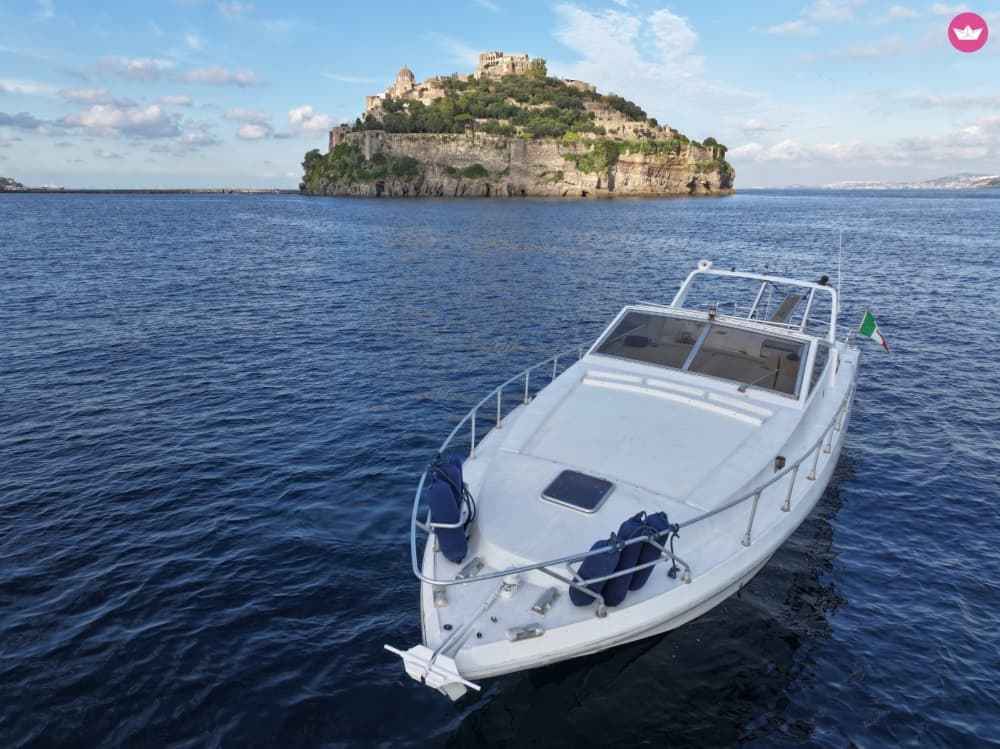 Découvrez Ischia par la mer – Excursion en yacht avec déjeuner à bord du Sun Sea 4