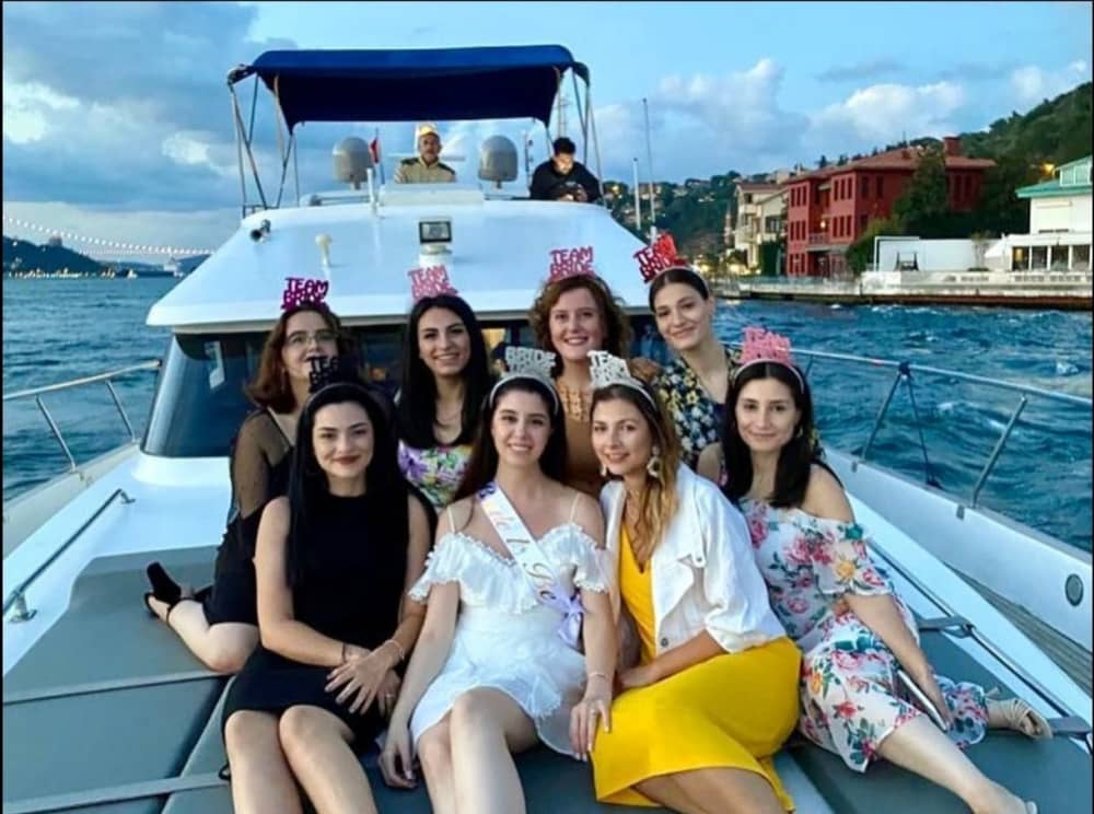 Croisière en yacht au coucher du soleil sur le Bosphore – Une soirée romantique sur l'eau 5