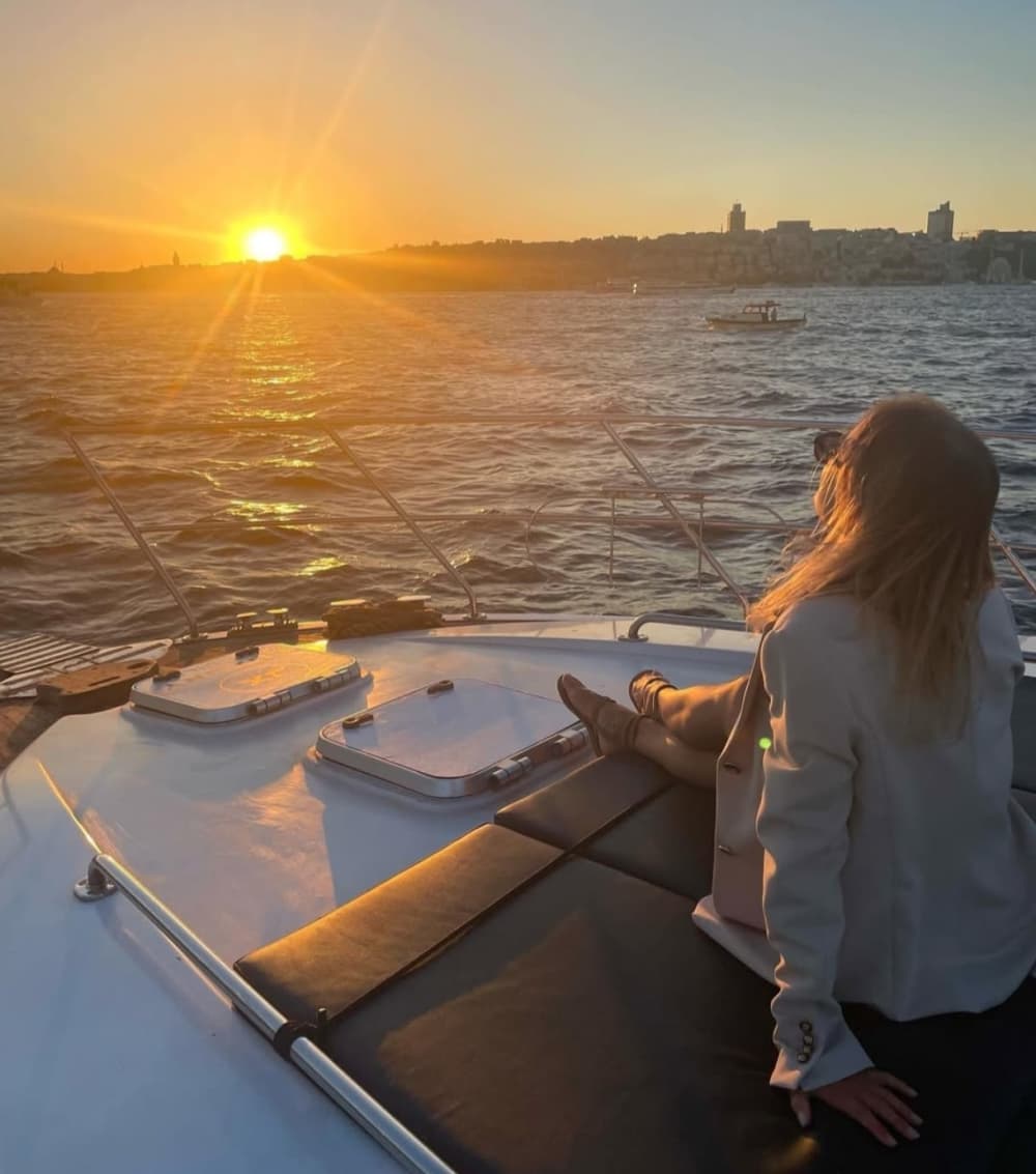 Croisière en yacht au coucher du soleil sur le Bosphore – Une soirée romantique sur l'eau