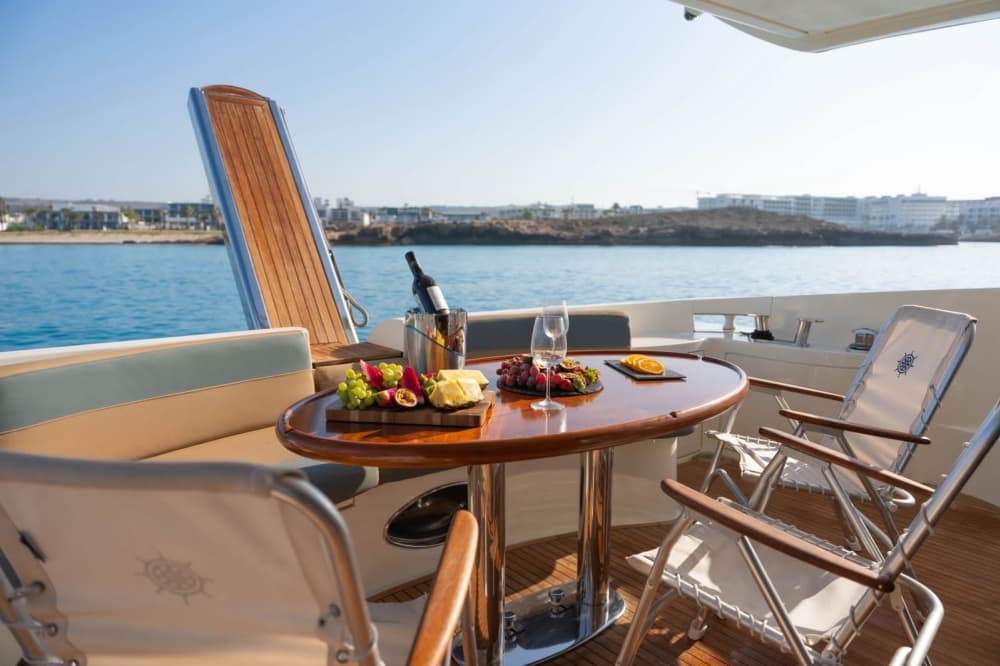 Brise marine, soleil, champagne: une journée riche en émotions sur un yacht privé 6