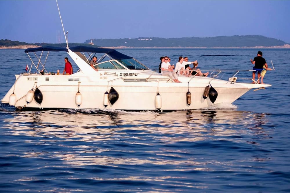 Excursion privée exclusive en bateau de 5 heures : explorez le parc national de Brijuni, les eaux de Pula et les baies cachées (départ à 9h30 ou 15h30)