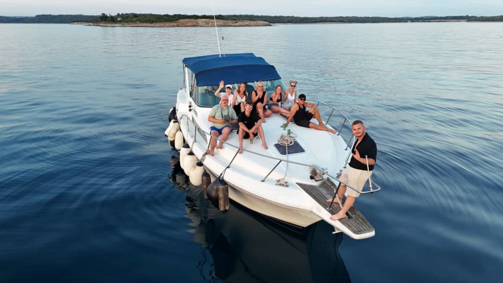 Excursion privée en bateau d'une journée (10 heures) : parc national de Brijuni, baies cachées et paradis adriatique