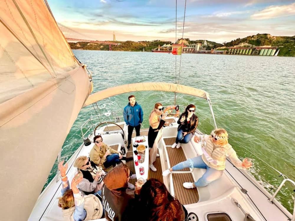 Escapade côtière à Lisbonne : un voyage en voile de 5 heures au départ de Belém 2