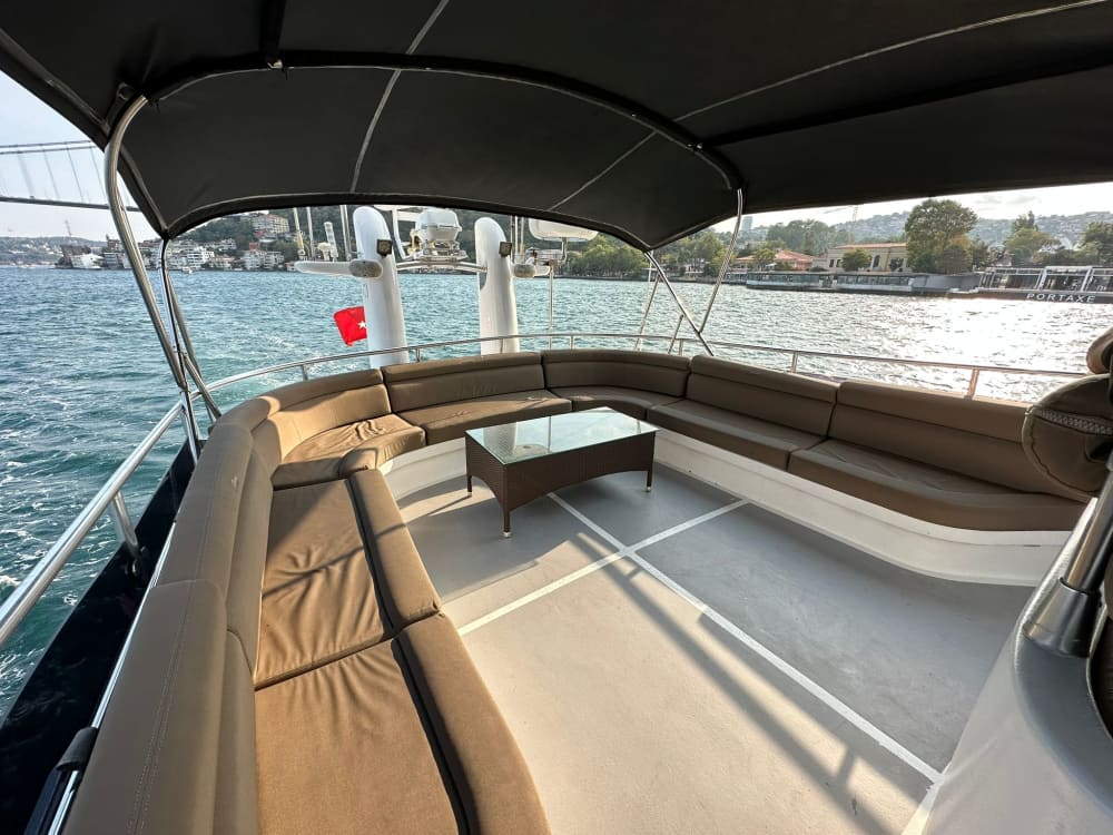 Célébration privée en yacht – Anniversaires, fêtes et moments spéciaux 2