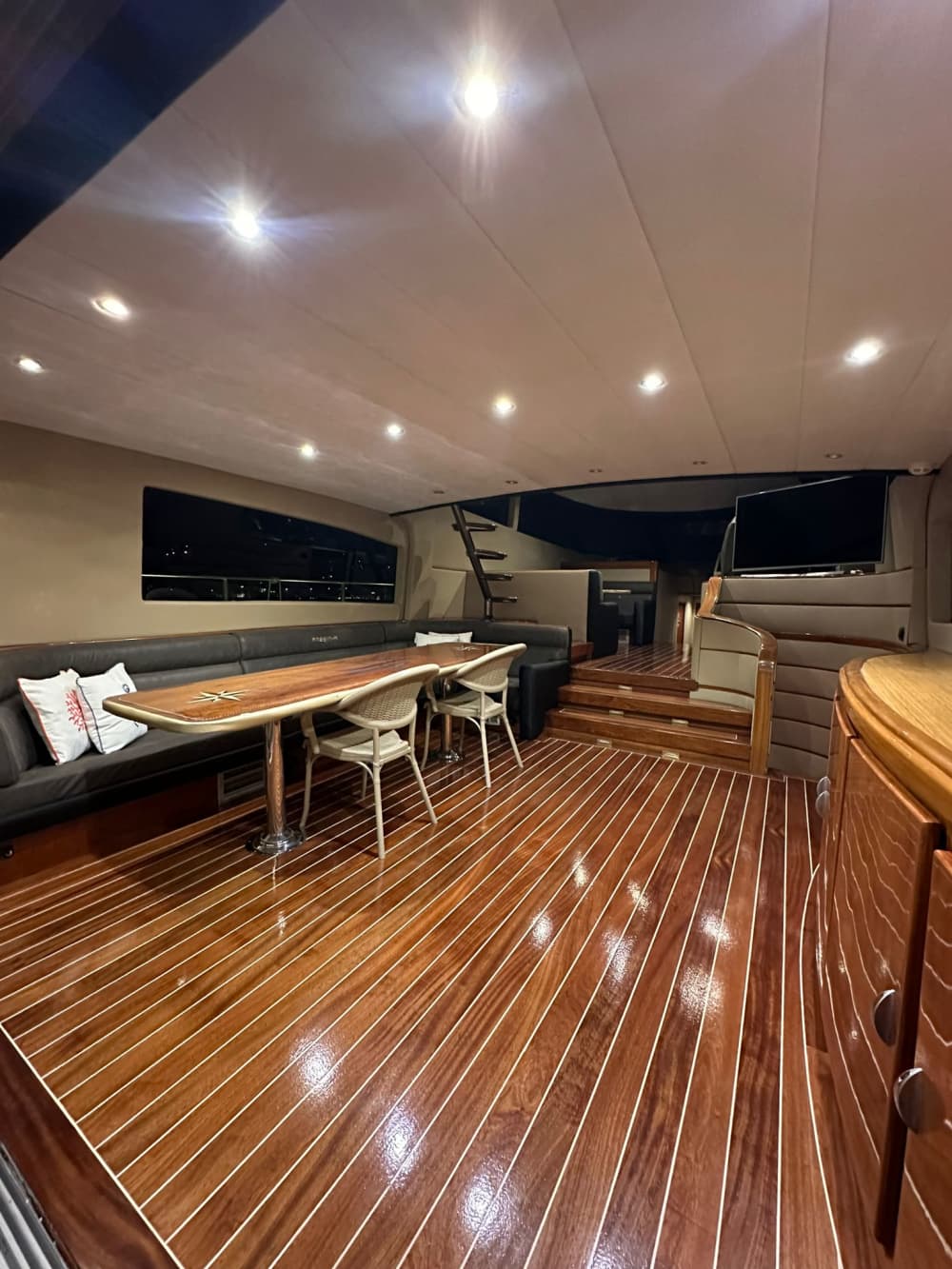 Célébration privée en yacht – Anniversaires, fêtes et moments spéciaux 3