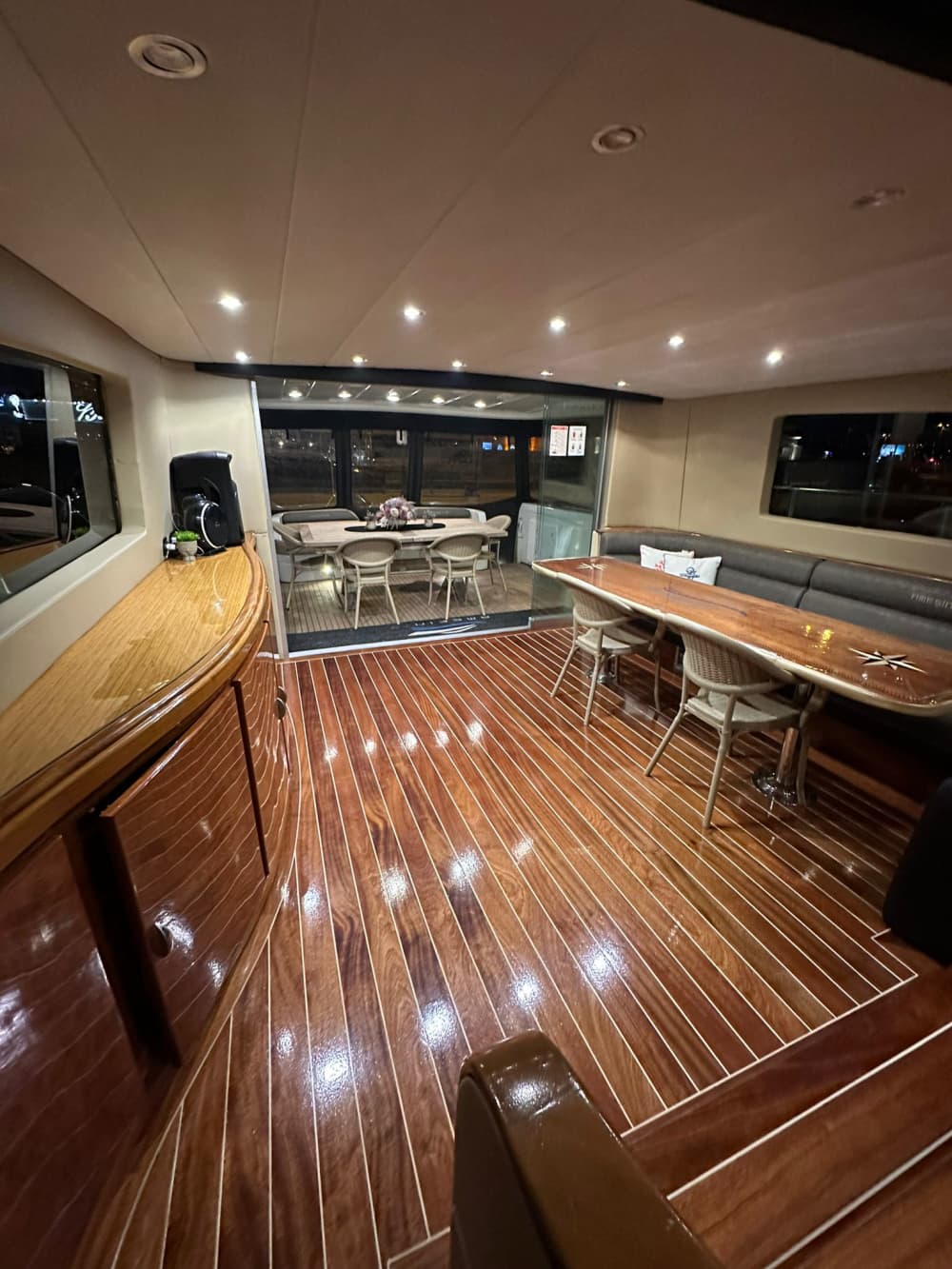 Célébration privée en yacht – Anniversaires, fêtes et moments spéciaux 4