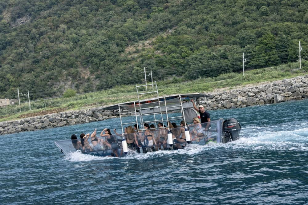 Plongée en apnée à Chianalea et Marina Grande avec un bateau transparent 3