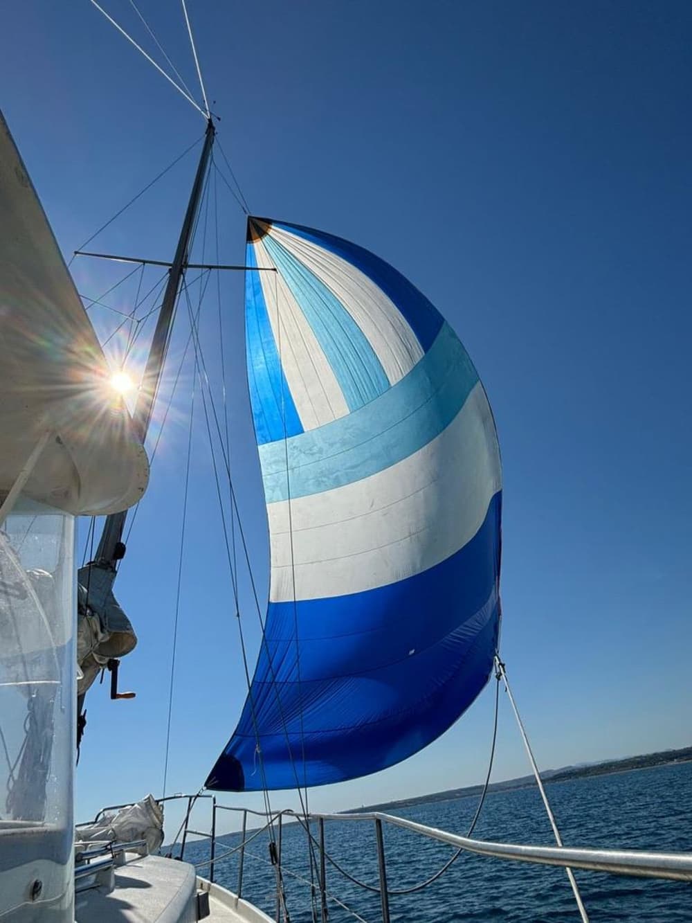 Croisière au coucher du soleil – Navigation, apéritif et détente sur la mer toscane 2