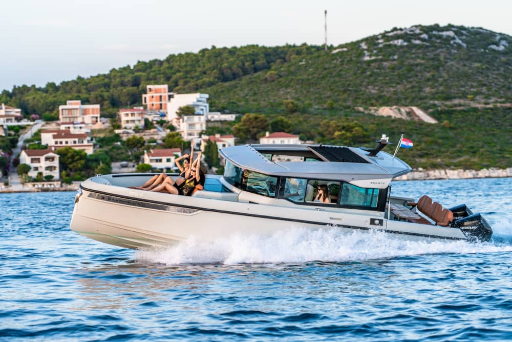 Croisière d'une journée aux îles de Zadar à bord du Saxdor 320 GTC : exploration, baignade et détente 2