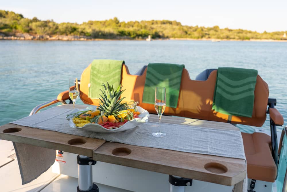 Croisière d'une journée aux îles de Zadar à bord du Saxdor 320 GTC : exploration, baignade et détente 5