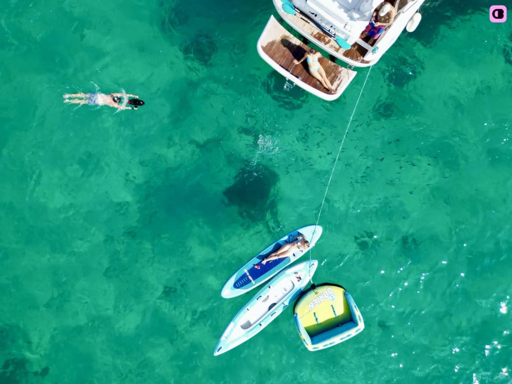 Circuit touristique phare – Croisière d'une demi-journée sur la Riviera à bord du Bavaria S40 3