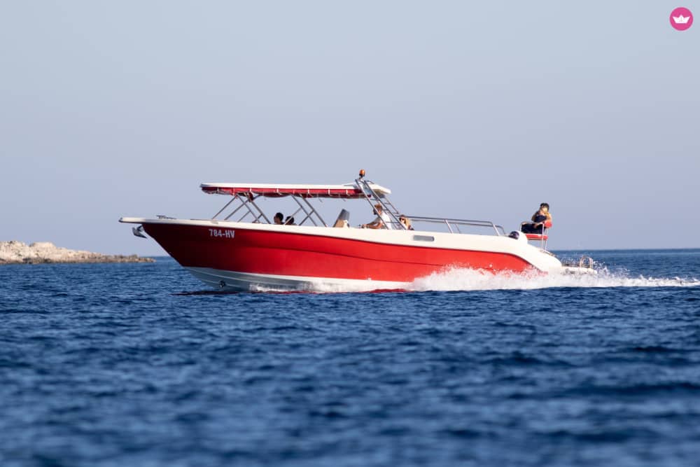 Excursion privée en hors-bord aux Red Rocks, au sud de Hvar et aux îles Pakleni. 2