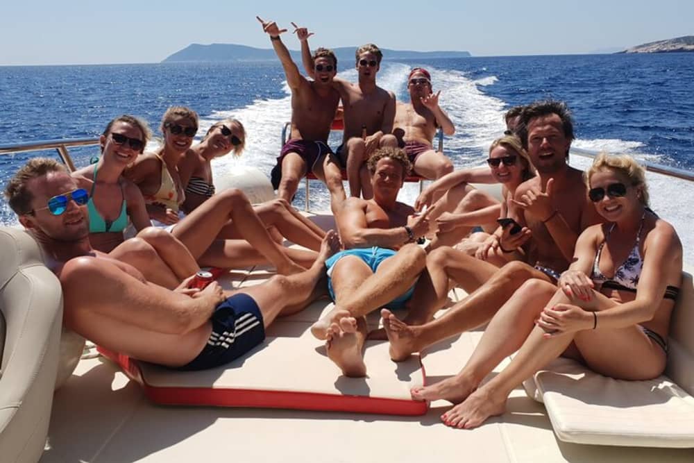 Excursion privée en hors-bord aux Red Rocks, au sud de Hvar et aux îles Pakleni. 6