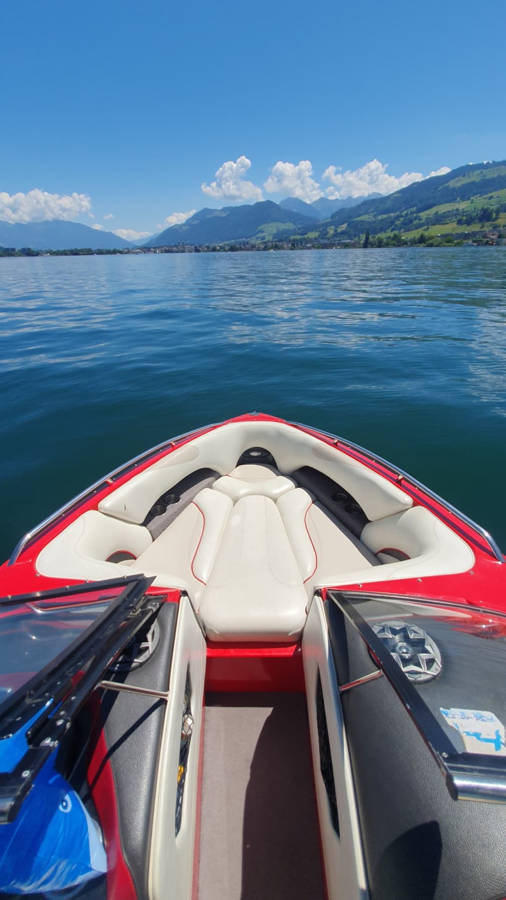 Expérience de wakeboard et de restauration sur le lac de Zurich – Journée complète avec arrêt au restaurant en option