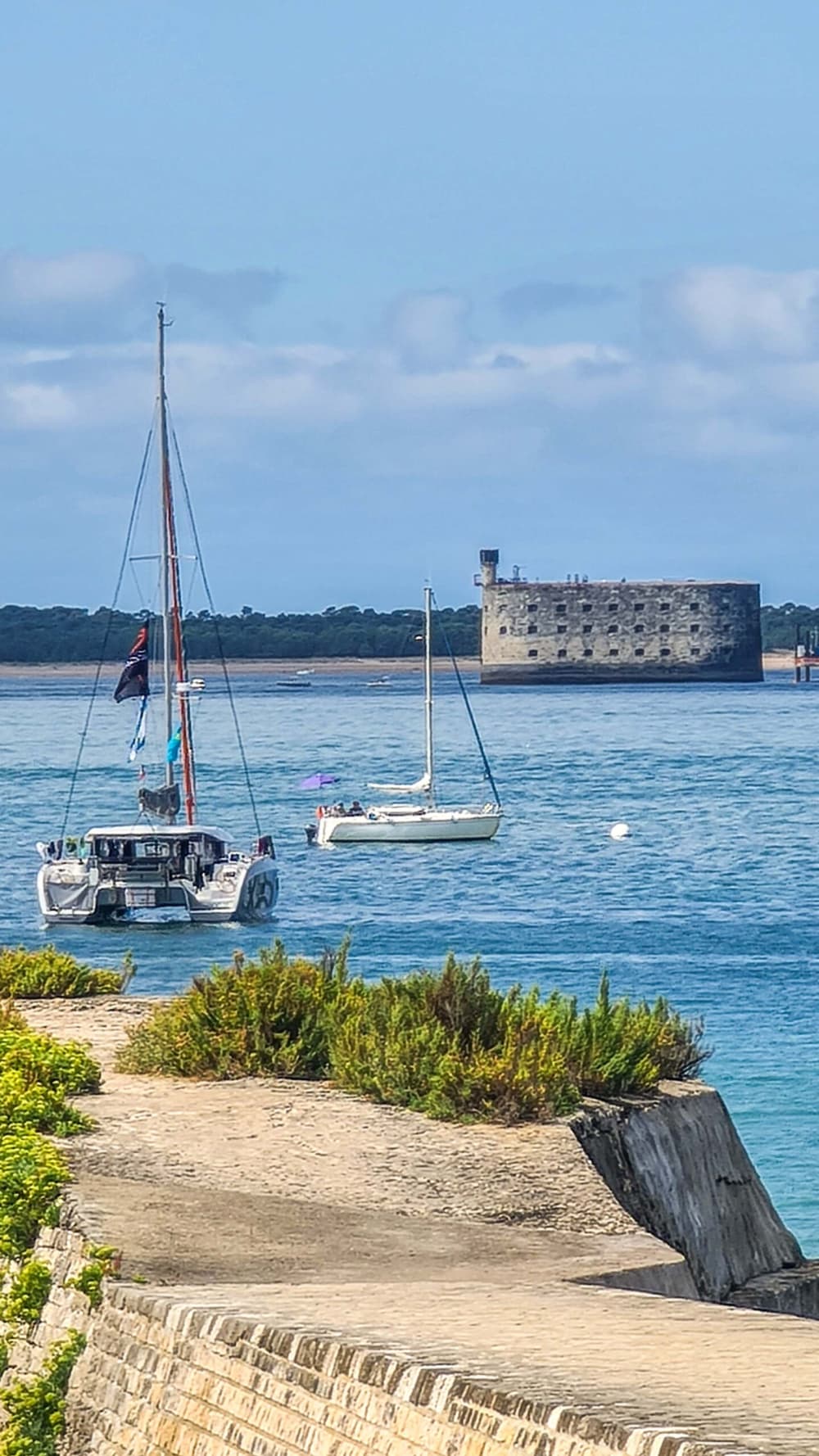 Votre aventure Exclusive en catamaran au départ de La Rochelle en Journée complète commence ici...