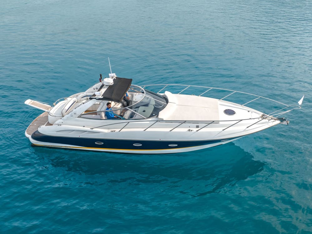 Votre journée à Kalamata : louez un bateau à moteur pour 8 h 30 de découverte. 6