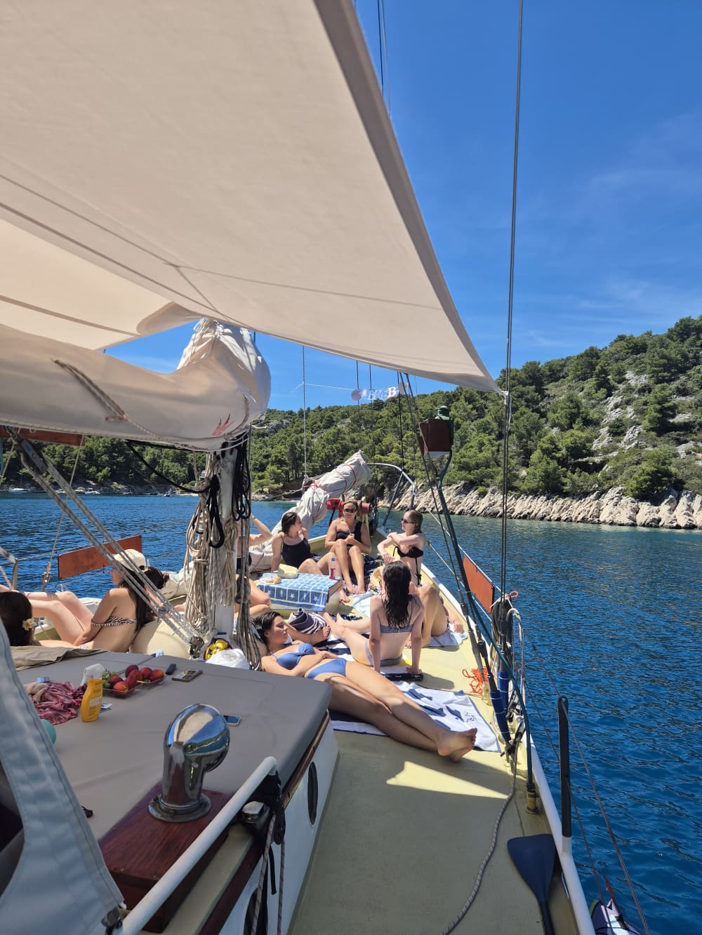 Aventure en voilier de 10 heures : ville de Vis et côte nord 4