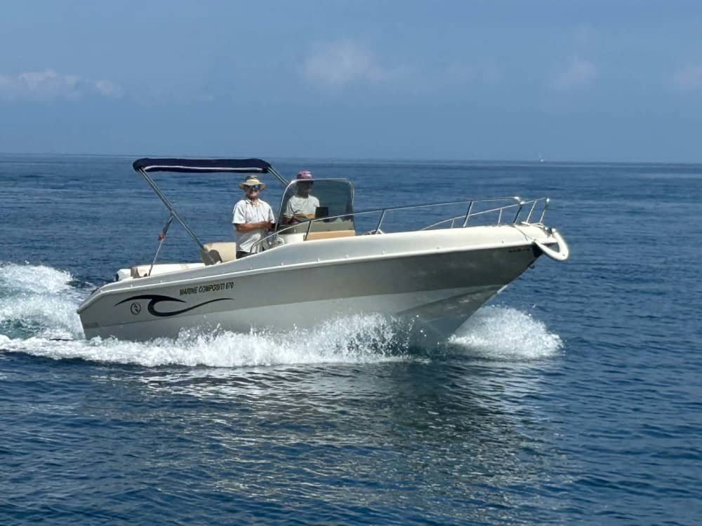 Profitez du soleil lors d'une excursion en bateau de 7 heures à Banyuls-sur-Mer.