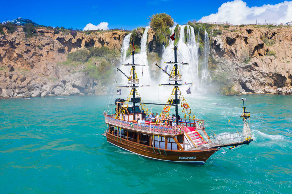 Excursion en bateau relaxante à Antalya | Visite d'une cascade et d'une plage, déjeuner et boissons sans alcool inclus