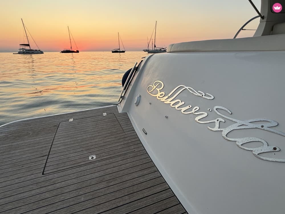 Apéritif sur un bateau avec une vue à couper le souffle