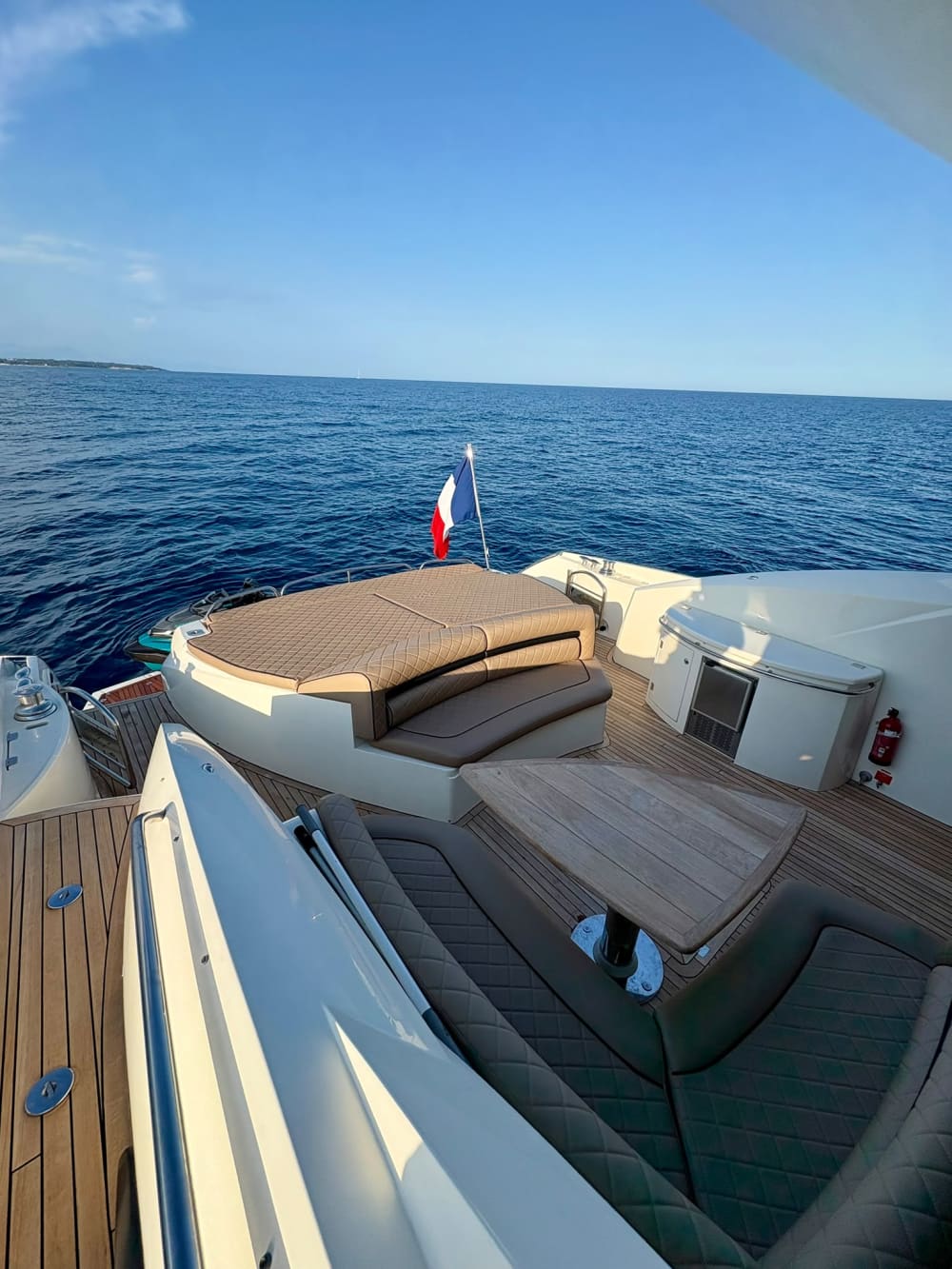 Coucher de Soleil en Yacht – Expérience Exclusive Côte d’Azur 4