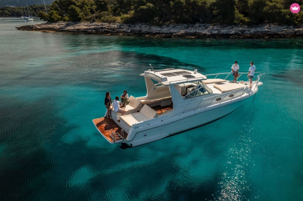 Merveilles côtières: Baies cachées et beauté des roches rouges de Hvar 3
