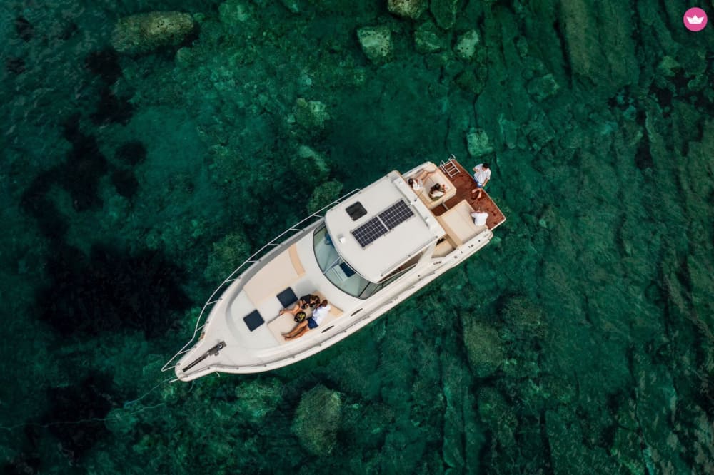 Merveilles côtières: Baies cachées et beauté des roches rouges de Hvar 6